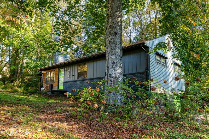 202 Maple Loop Rd, Knoxville, TN 37920