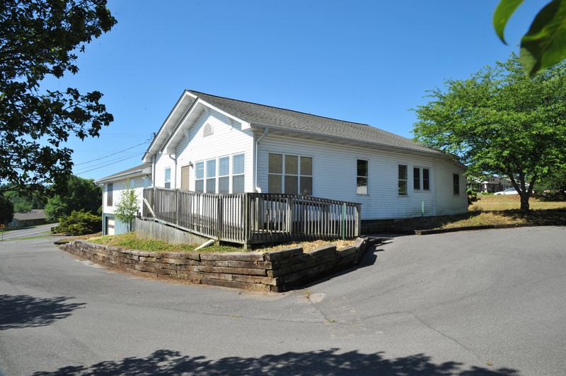 202 Meadow Ln, Sevierville, TN 37862