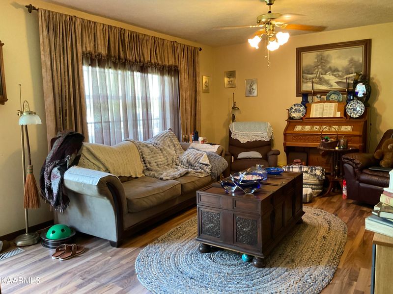 202 Meadow View Dr, Maynardville, TN 37807