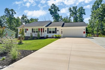 202 Nehasane Ln, Crossville, TN 38572