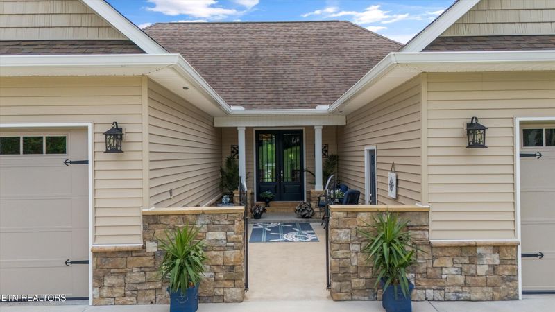 202 Oologila Pl, Loudon, TN 37774
