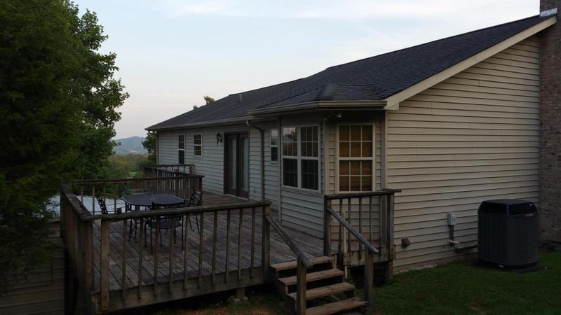 202 Peach Orchard Rd, Clinton, TN 37716