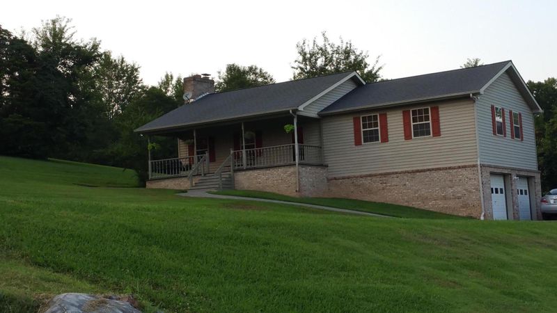 202 Peach Orchard Rd, Clinton, TN 37716
