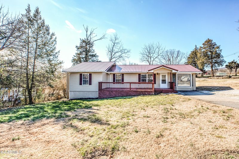 202 S High Knob Rd, Lafollette, TN 37766