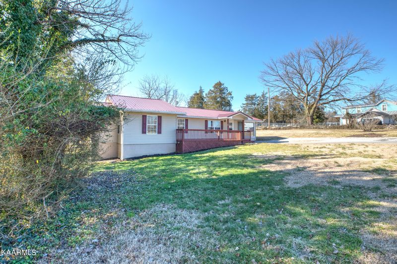 202 S High Knob Rd, Lafollette, TN 37766