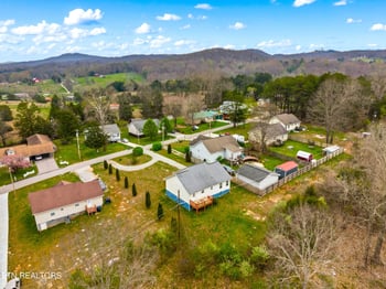 202 Sandy Cir, Lafollette, TN 37766