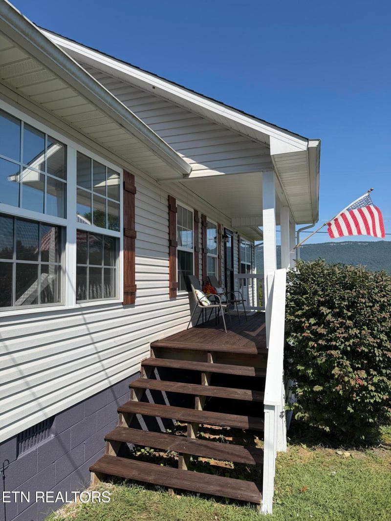 202 Sandy Cir, Lafollette, TN 37766