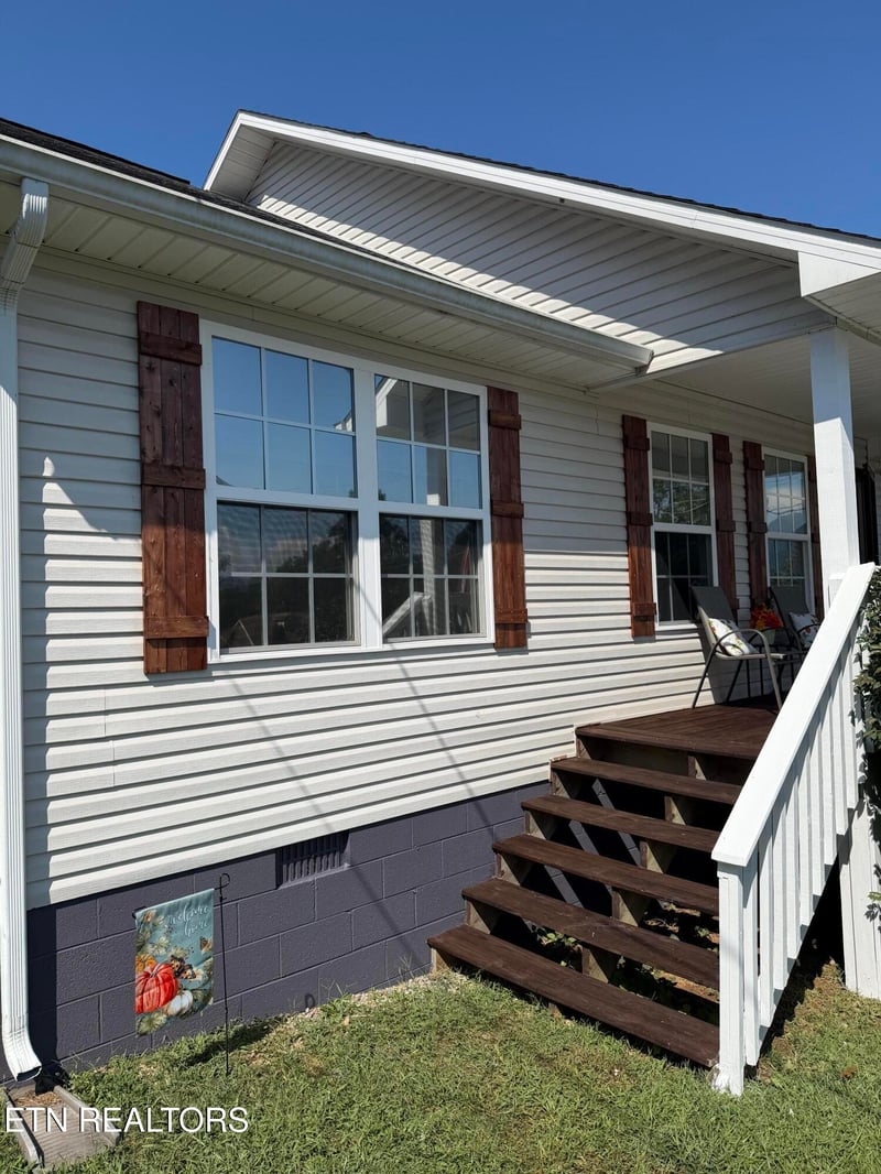 202 Sandy Cir, Lafollette, TN 37766