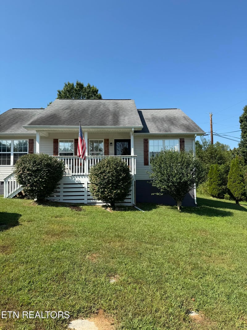 202 Sandy Cir, Lafollette, TN 37766