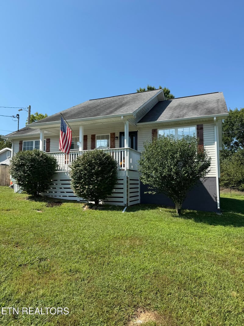 202 Sandy Cir, Lafollette, TN 37766