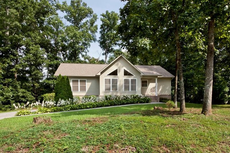 202 Seminole Cir, Loudon, TN 37774