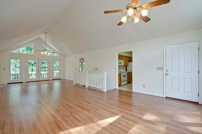 202 Seminole Cir, Loudon, TN 37774