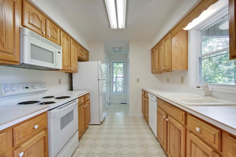 202 Seminole Cir, Loudon, TN 37774
