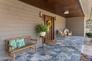 202 Spring View Dr, Lenoir City, TN 37772