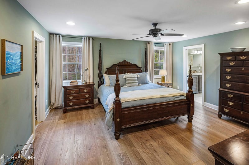 202 Spring View Dr, Lenoir City, TN 37772