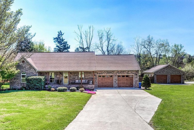 202 Springfield Ln, Jacksboro, TN 37757