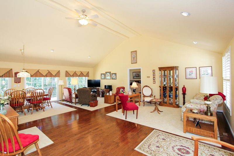 202 Tahlequah Dr, Loudon, TN 37774