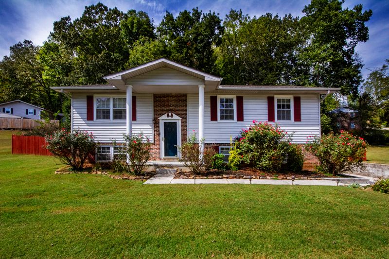 202 Tusculum Dr, Oak Ridge, TN 37830