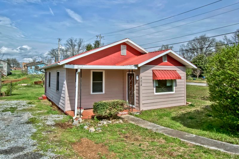 202 W Fulton St, Alcoa, TN 37701
