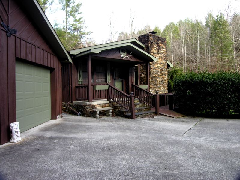 2020 Cane Creek Mountain Rd, Tellico Plains, TN 37385
