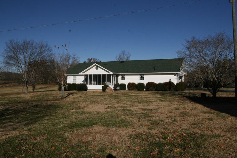2020 Niles Ferry Rd, Madisonville, TN 37354