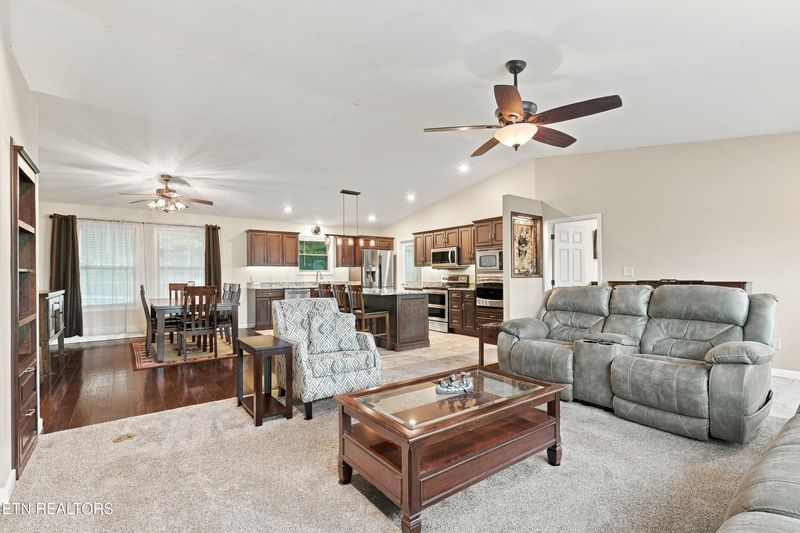 2021 Compton Ct, Sevierville, TN 37876