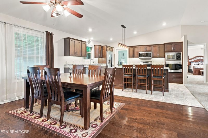 2021 Compton Ct, Sevierville, TN 37876