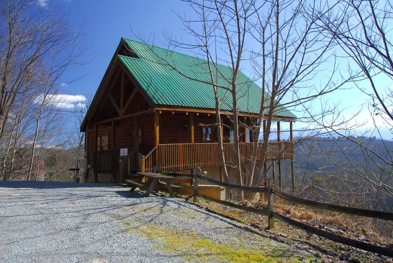 2021 Mccarter Dr, Sevierville, TN 37862