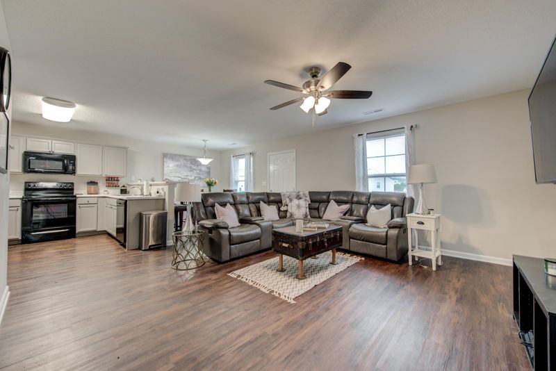 2022 Bluebonnet Dr, Mascot, TN 37806