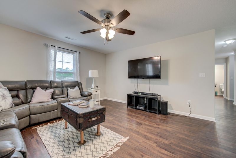 2022 Bluebonnet Dr, Mascot, TN 37806