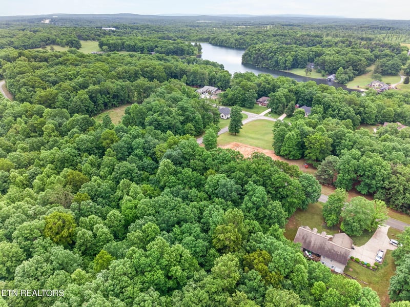 2022 Cumberland View Dr, Crossville, TN 38571