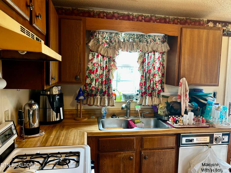 2022 Lansdowne Ln, Maryville, TN 37804