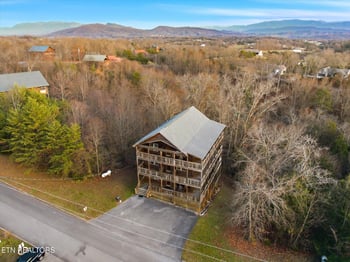 2022 Oakmont Dr, Sevierville, TN 37876