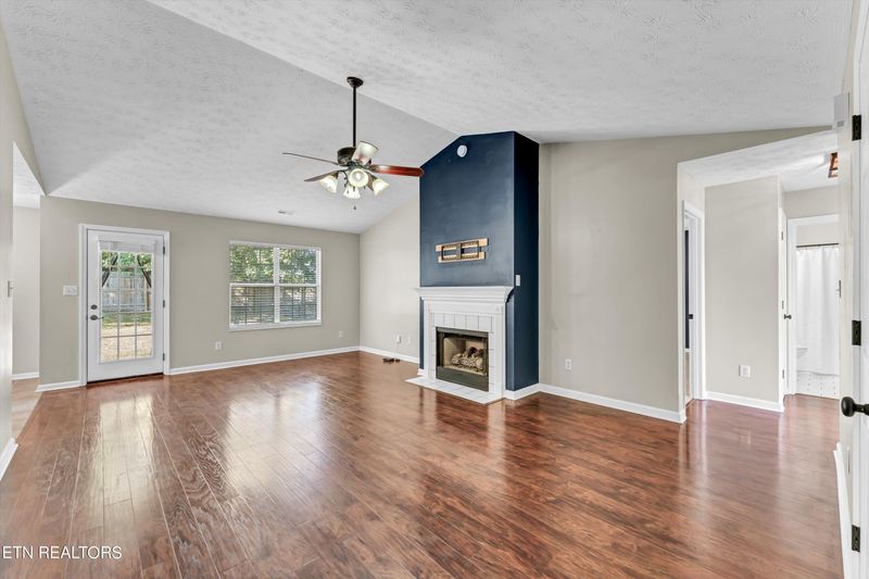 2023 Torch Light Ln, Knoxville, TN 37921