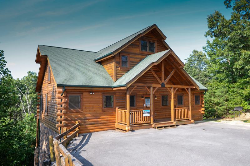 2024 Delta Dawn Dr, Sevierville, TN 37862