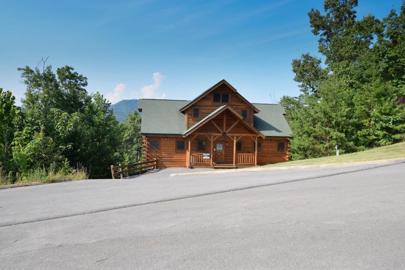 2024 Delta Dawn Dr, Sevierville, TN 37862