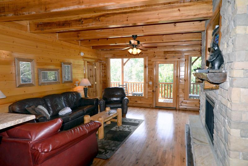 2024 Delta Dawn Dr, Sevierville, TN 37862