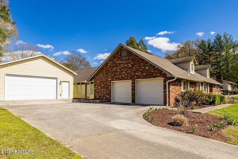 2024 W Velmetta Cir, Knoxville, TN 37920