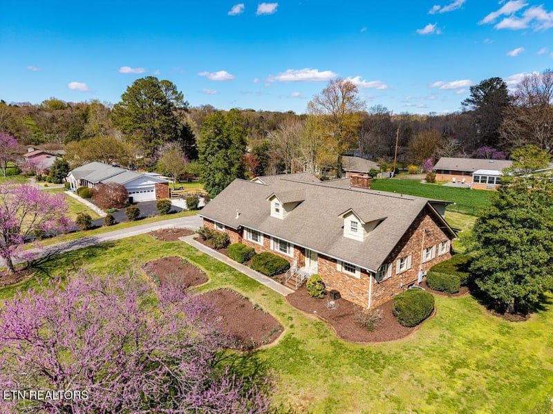 2024 W Velmetta Cir, Knoxville, TN 37920