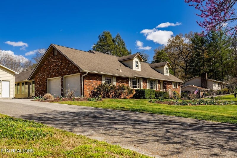 2024 W Velmetta Cir, Knoxville, TN 37920