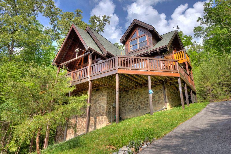 2025 Green Pine Way, Sevierville, TN 37862
