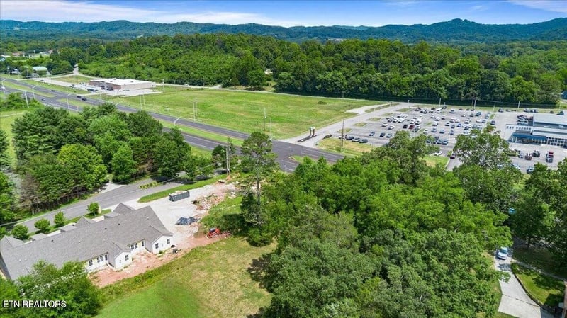 2025 N Charles G Seivers Blvd, Clinton, TN 37716