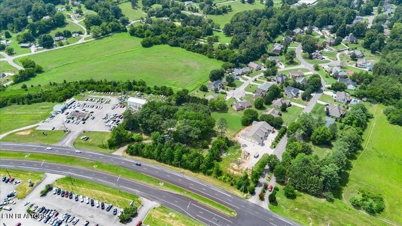 2025 N Charles G Seivers Blvd, Clinton, TN 37716