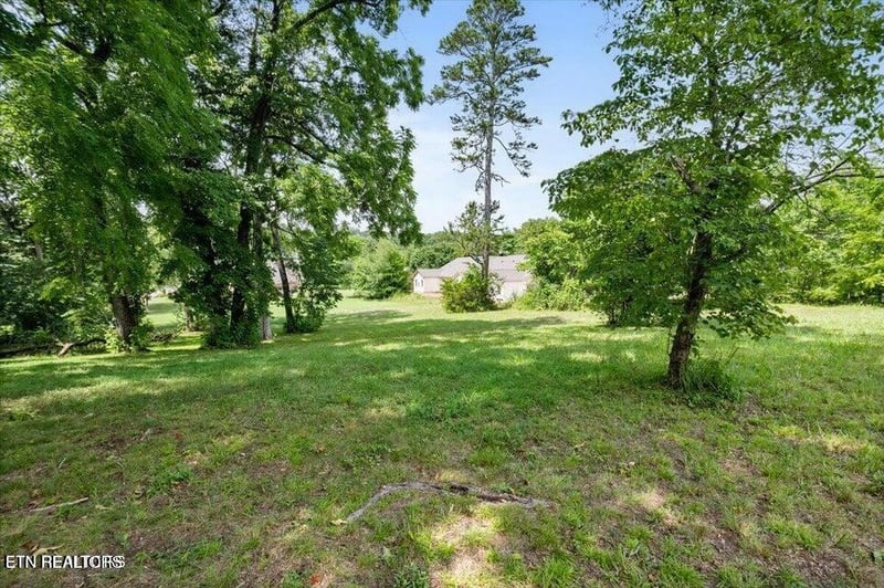 2025 N Charles G Seivers Blvd, Clinton, TN 37716