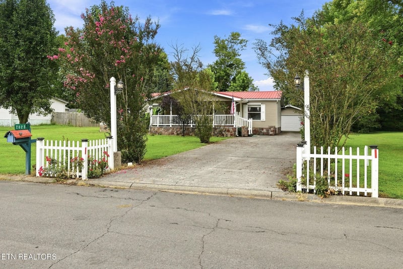 2025 River Meadows Dr, Sevierville, TN 37876