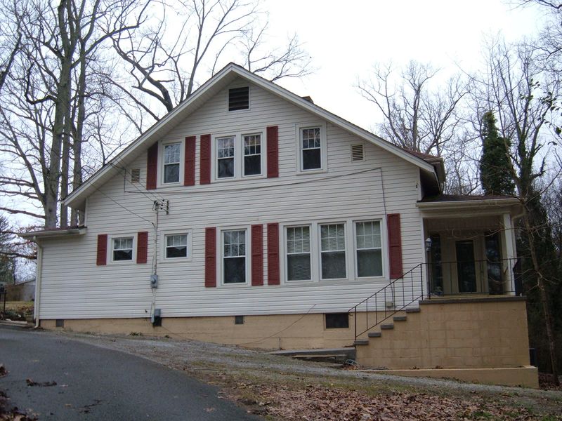 2026 Staff Loop Dr, Mascot, TN 37806