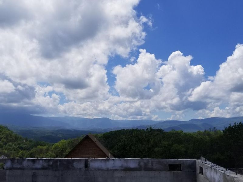 2026 Starr Crest Dr, Sevierville, TN 37876