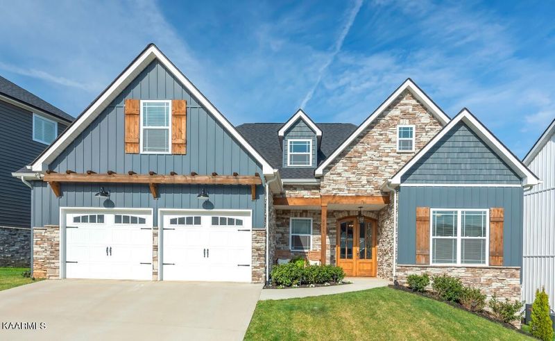 2027 Highlands Ridge Ln, Knoxville, TN 37932