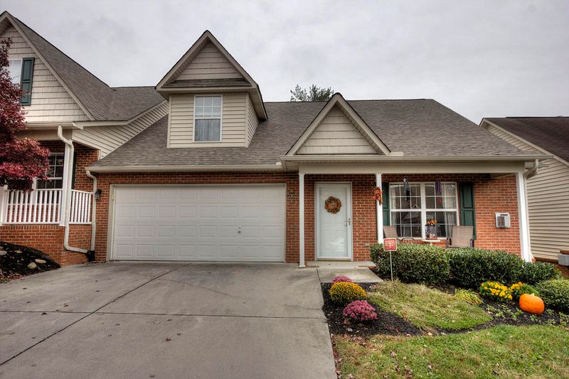 2028 Gatehouse Ln, Powell, TN 37849