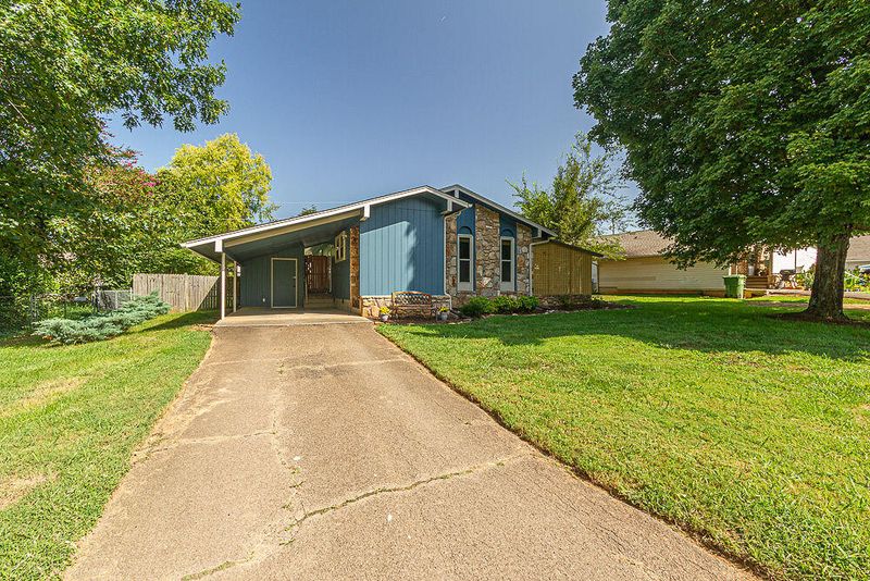 2029 Lansdowne Ln, Maryville, TN 37804